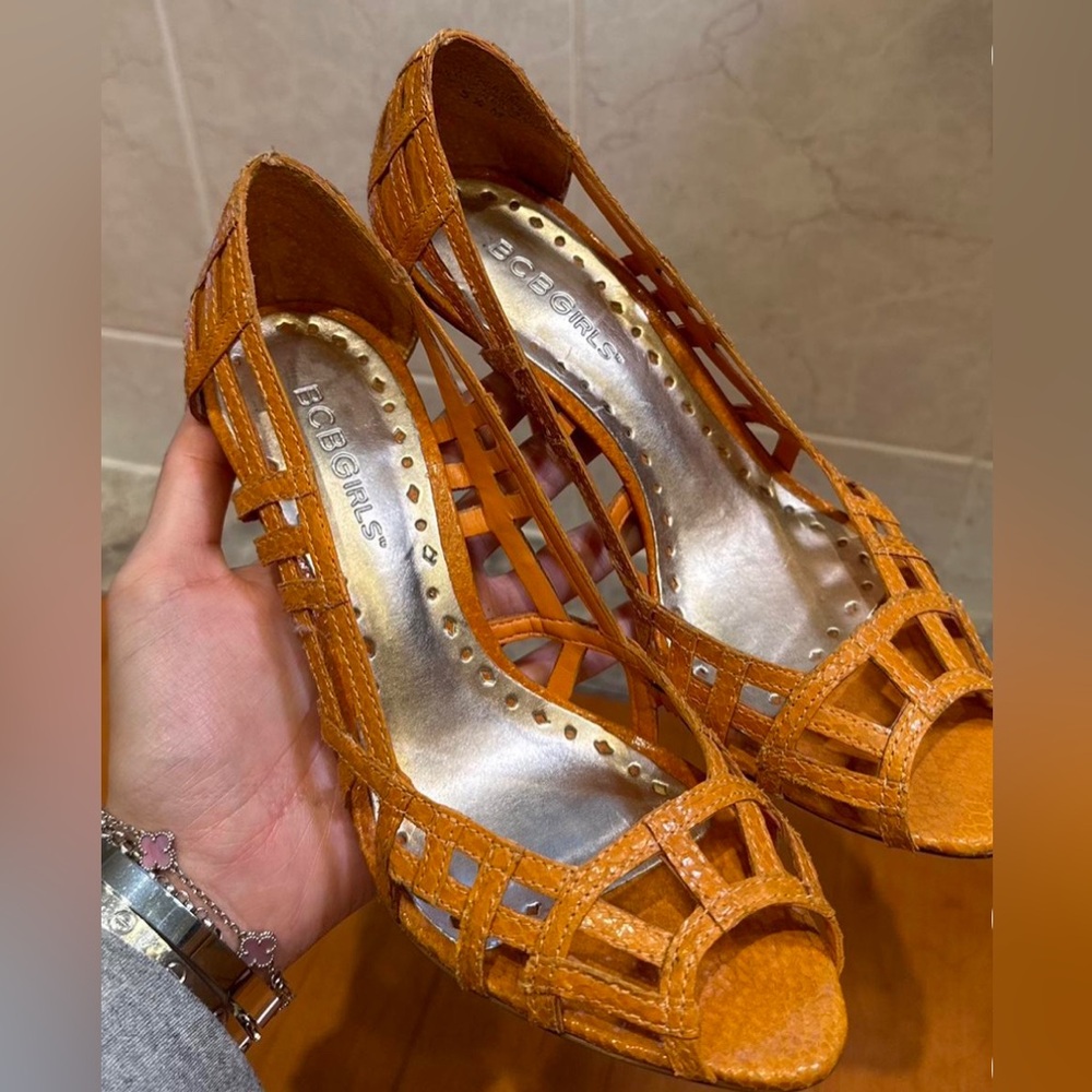 Amazing orange peep toe heel